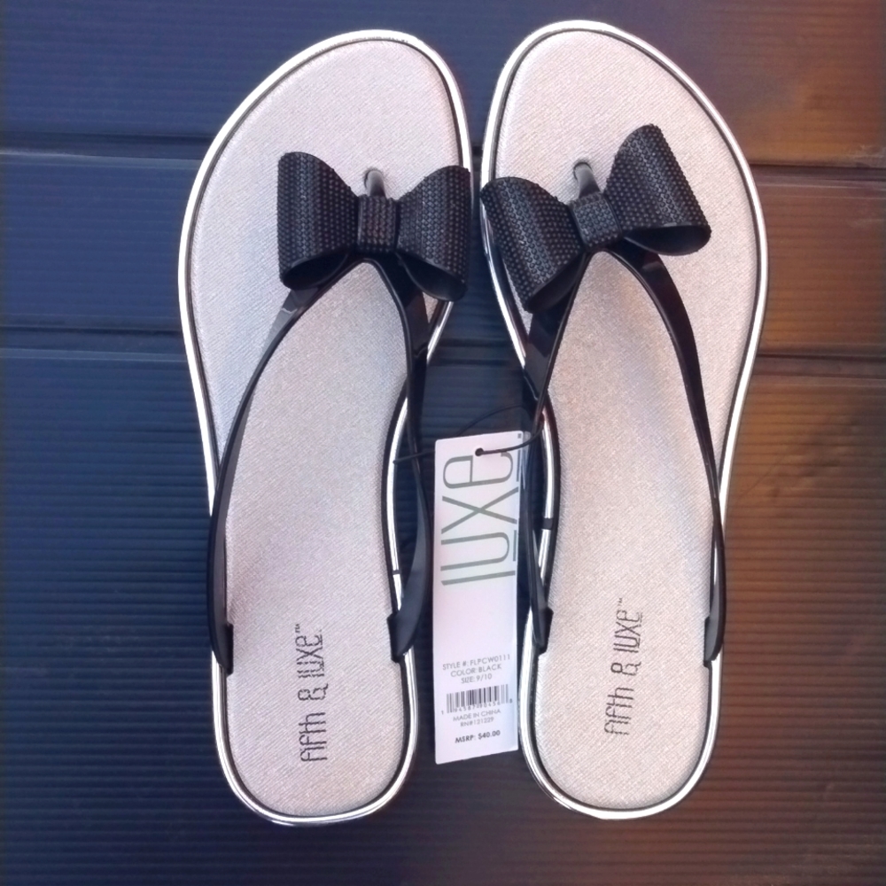 Fifth & Luxe flip flops (womens)